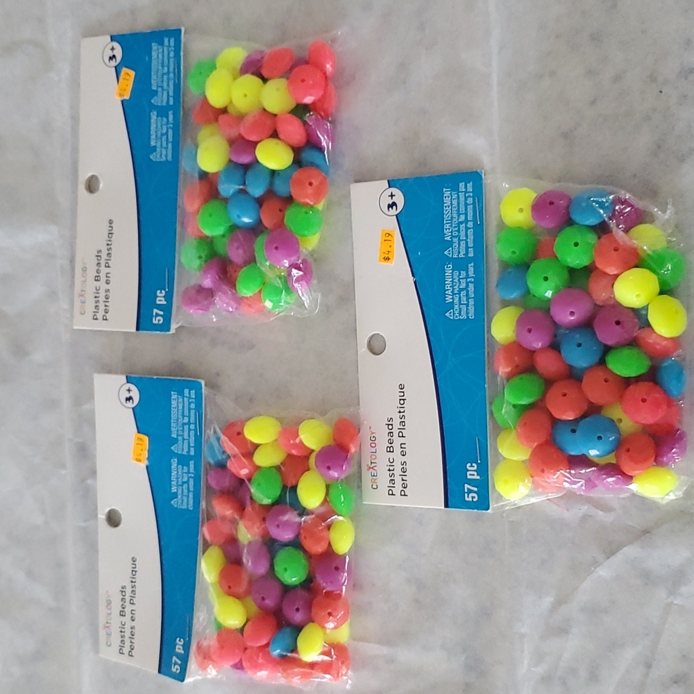 CREATOLOGY  PLASTIC BEADS